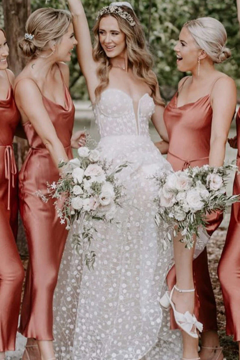 Vestido largo de dama de honor con tirantes finos, corte A, sin mangas y cuello vuelto